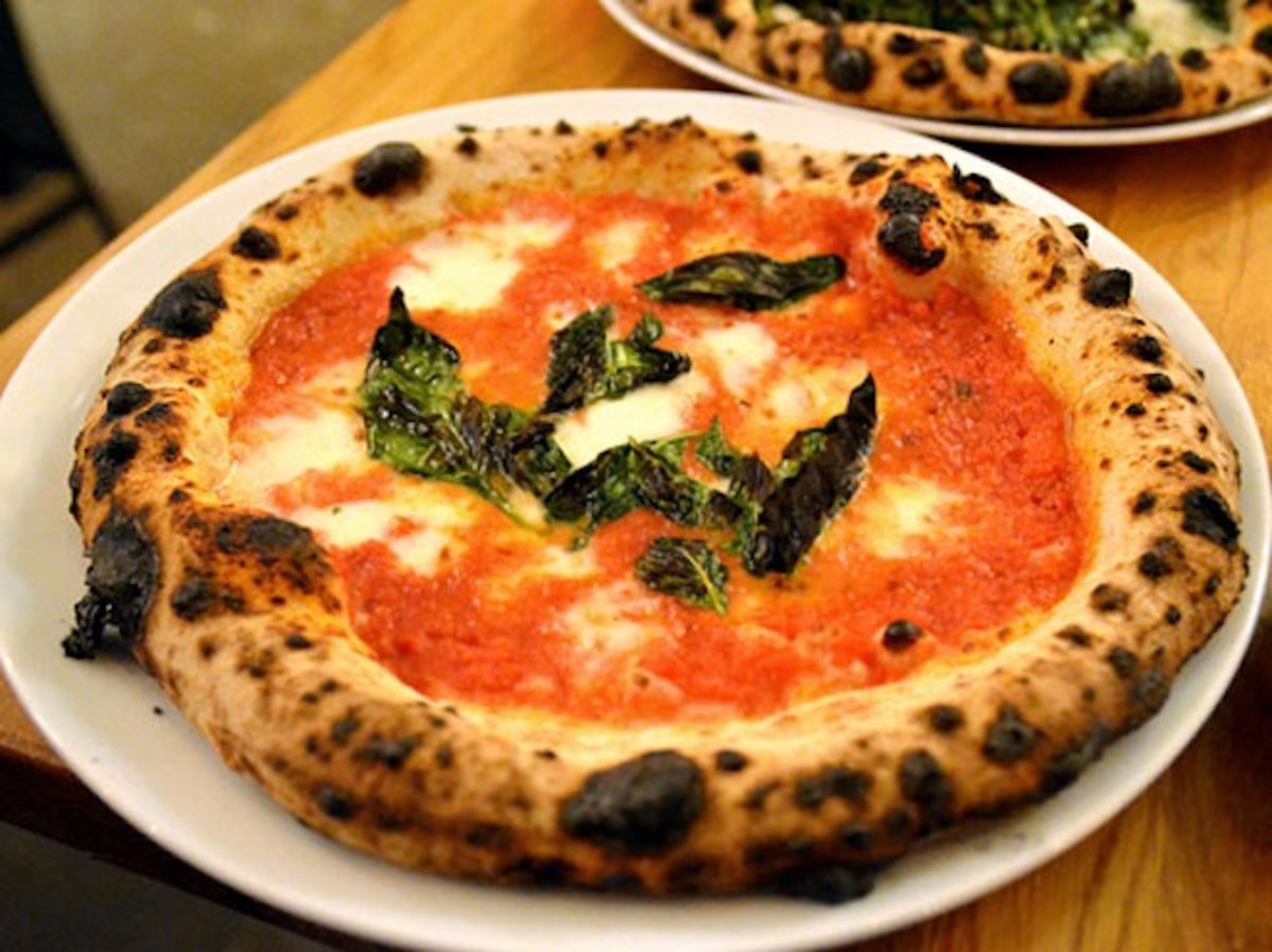 Neapolitan Pizza: Italy's Pizza Perfection